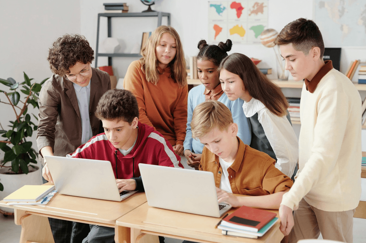 Students learning together